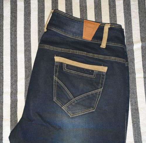 Ladies "Michelle" Beautifully cut jeans Size 40 (Zipper Broken)