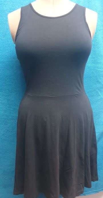 AS NEW!! Ladies `Woolworths` Black Dress Size Medium