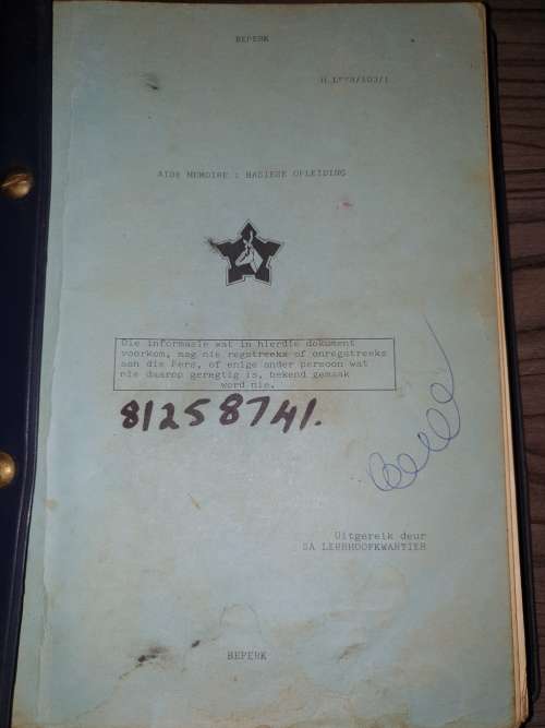 S.A.W / S.A.D.F. BASIESE OPLEIDING HANDBOEK / BASIC TRAINING MANUAL