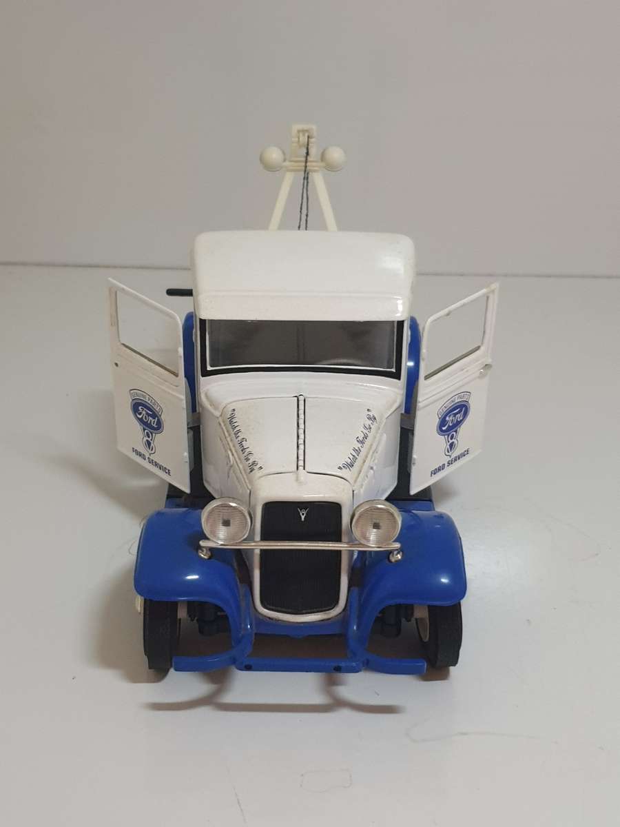 1934 Ford V8 Pick-up Van 1/18