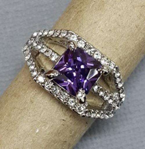 ** Gorgeous ** Silver Plated Ring - Purple & Clear Crystal (size 7)