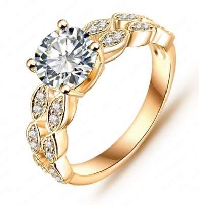 NEW - 18K Gold Plated Beautiful Ring - Size 6