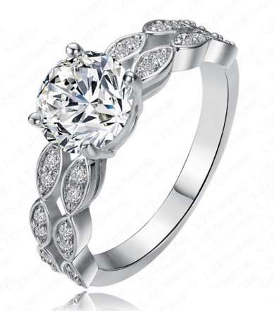 NEW - 18K Platinum Plated Beautiful Ring - Size 6