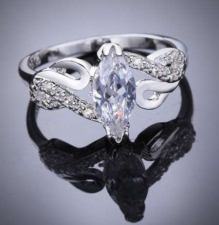 *** Exquisite *** AAA+ CZ - 925 Silver Plated Silver Ring Size 8