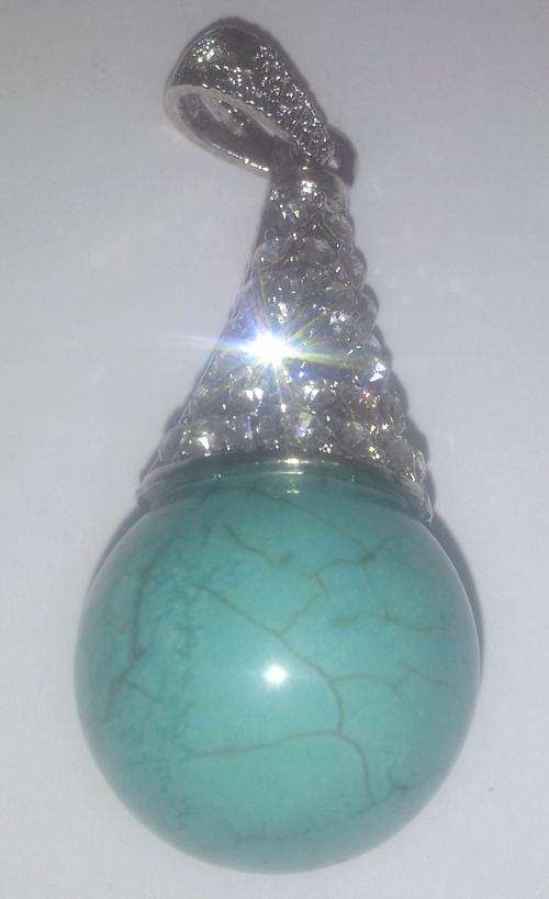 TEARDROP PENDANT WITH TURQUOISE STONE & RHINESTONE DETAIL