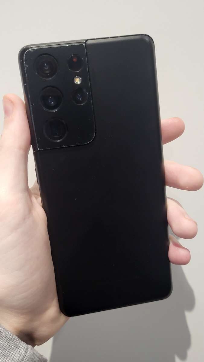 S21 Ultra (cracked screen)